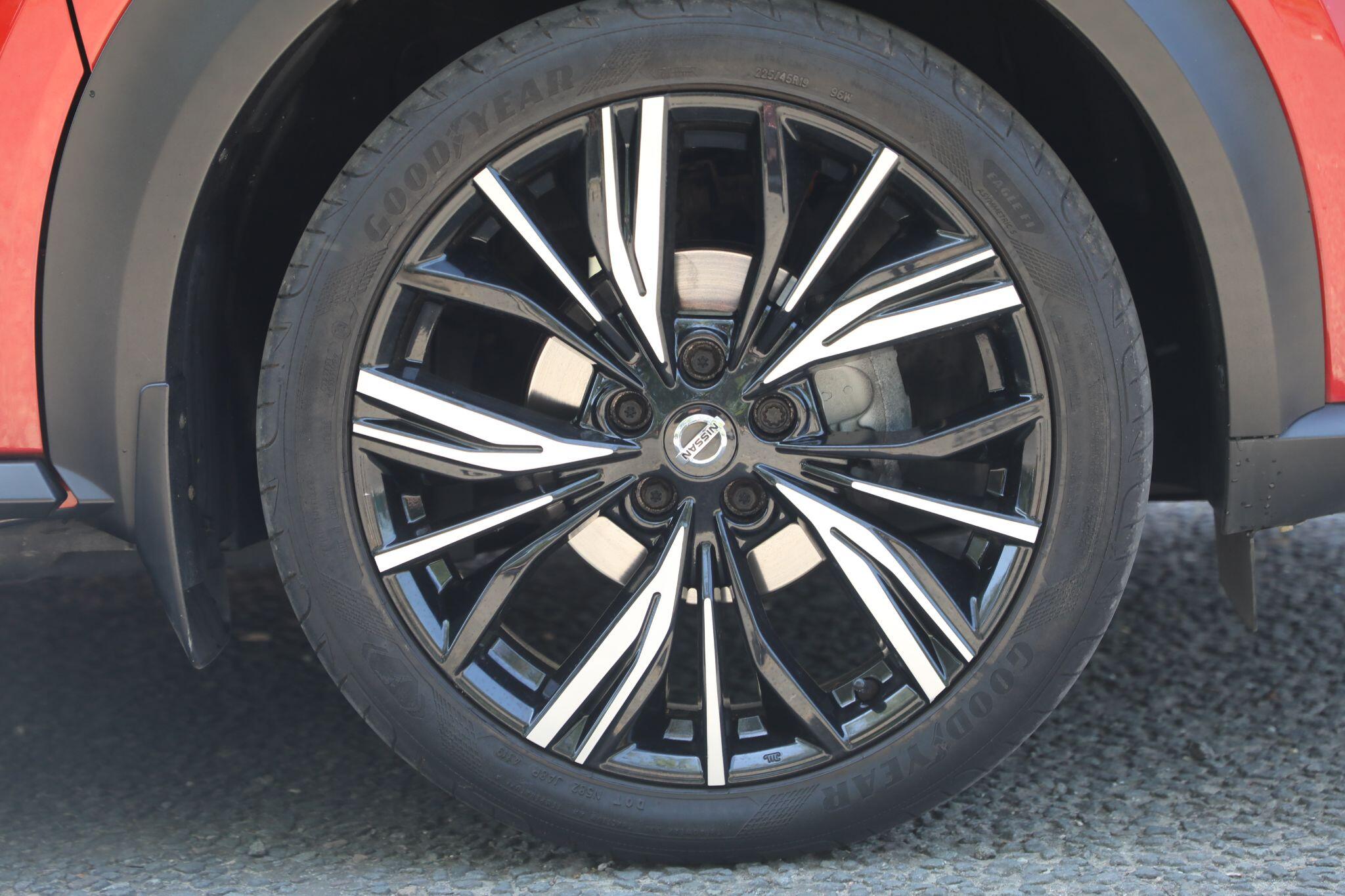 Large vehicle image